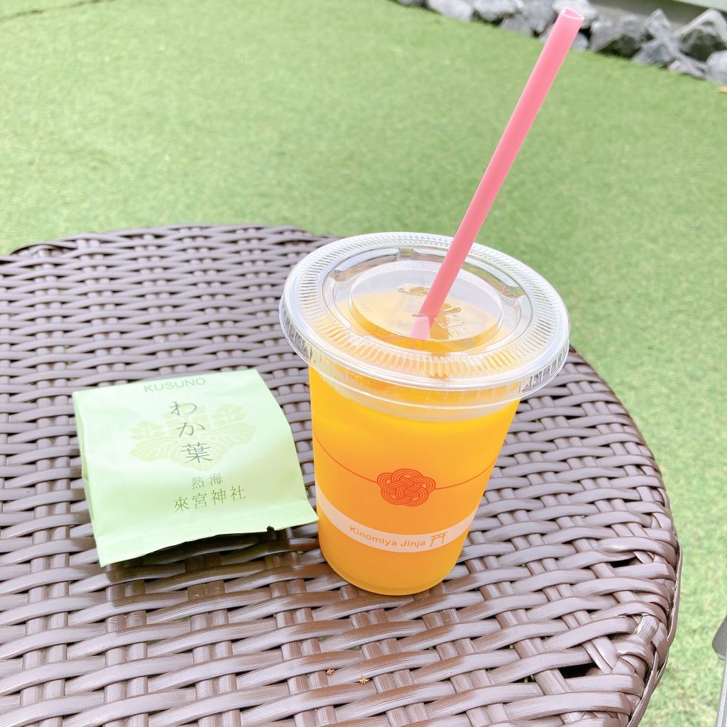 みかんジュースと和菓子