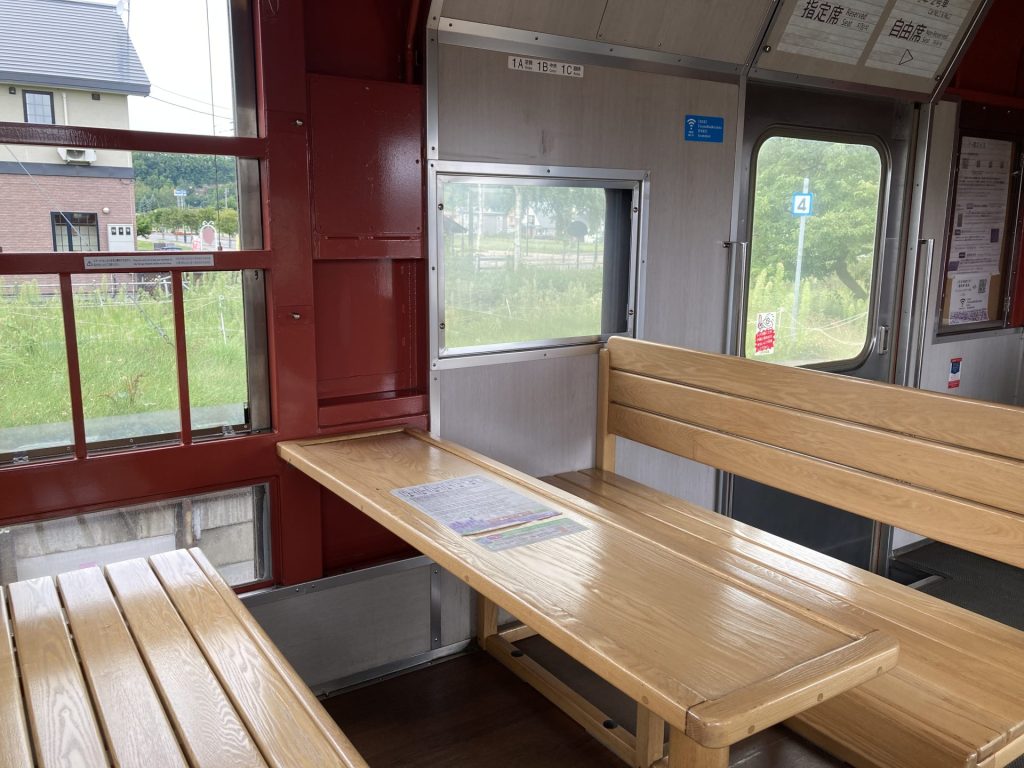 ノロッコ号のテーブル席