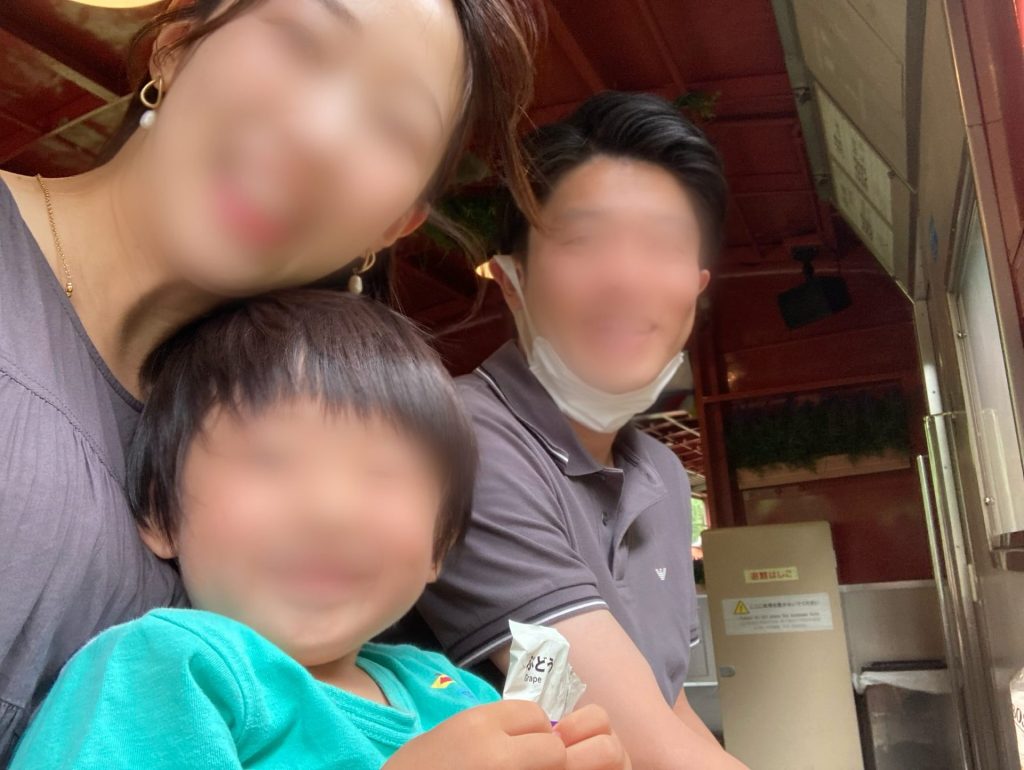 家族3人で記念撮影