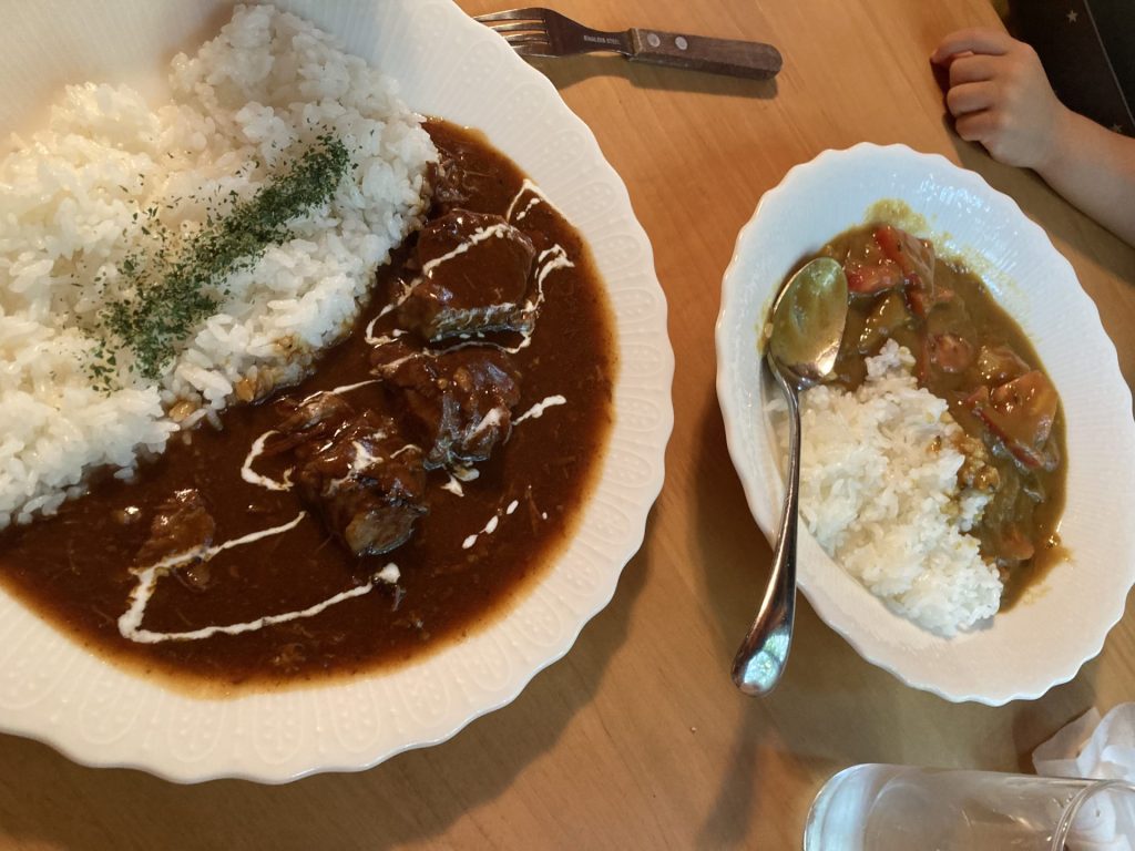 ブラン・ルージュのビーフカレーとシチュー