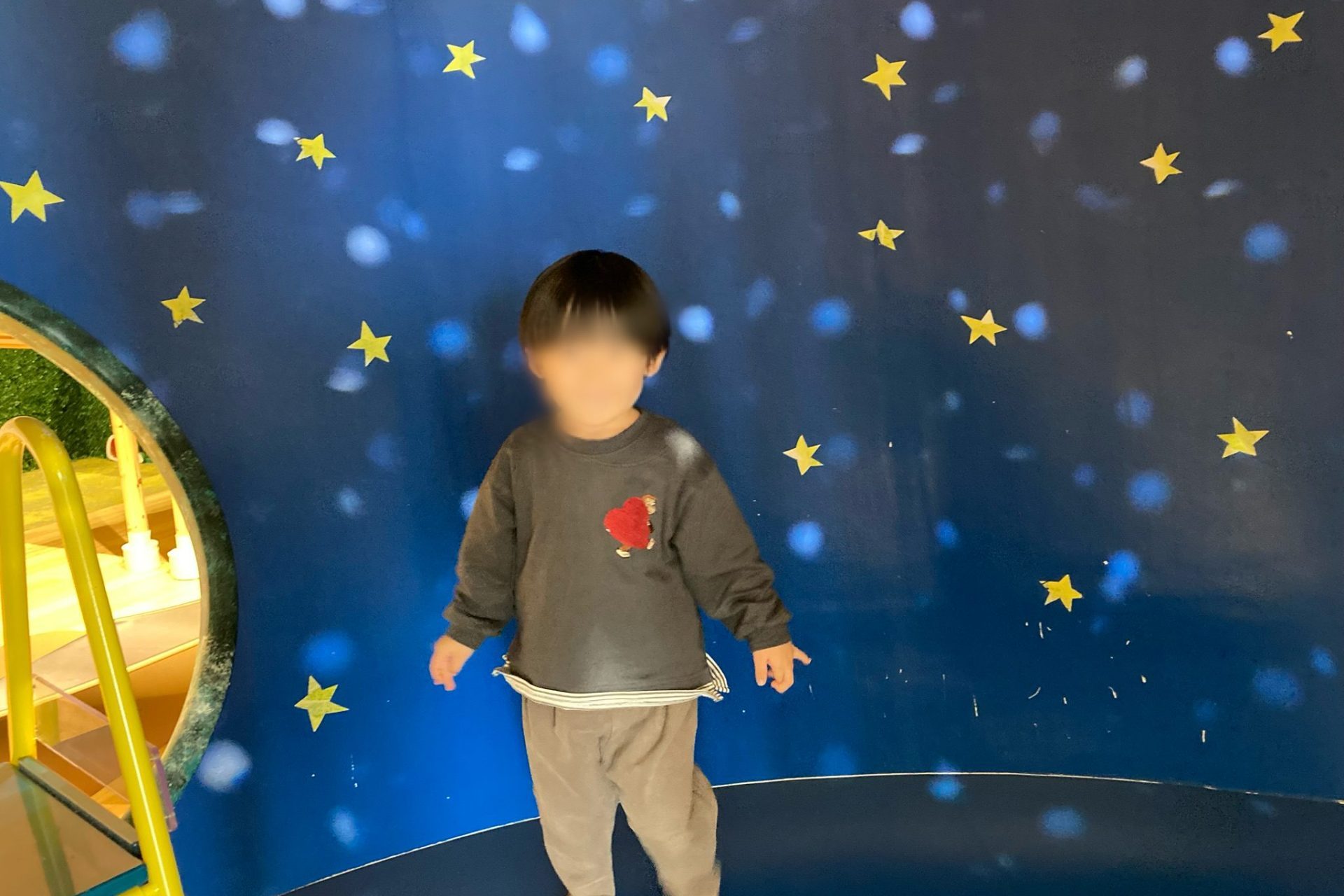 「パパ、お月さまとって!」に登場するまん丸お月さま内部