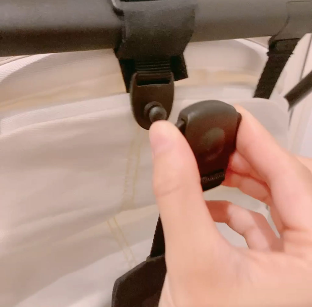 ベビーカーハンモックのバックル