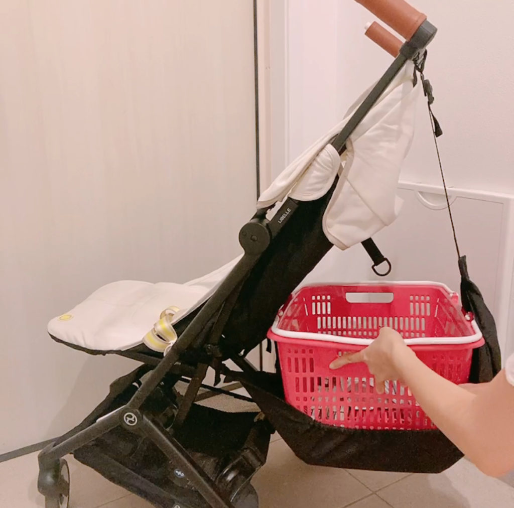 ベビーカーハンモックに買い物カゴを乗せたところ